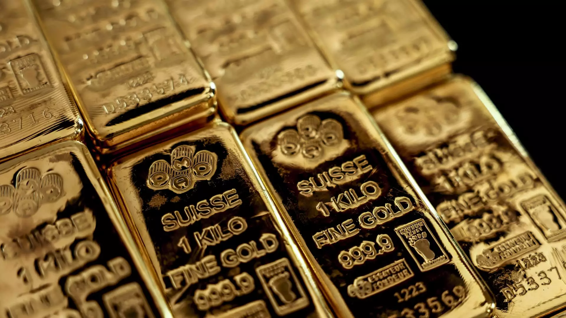 The Surge in Gold Prices: Factors and Outlook