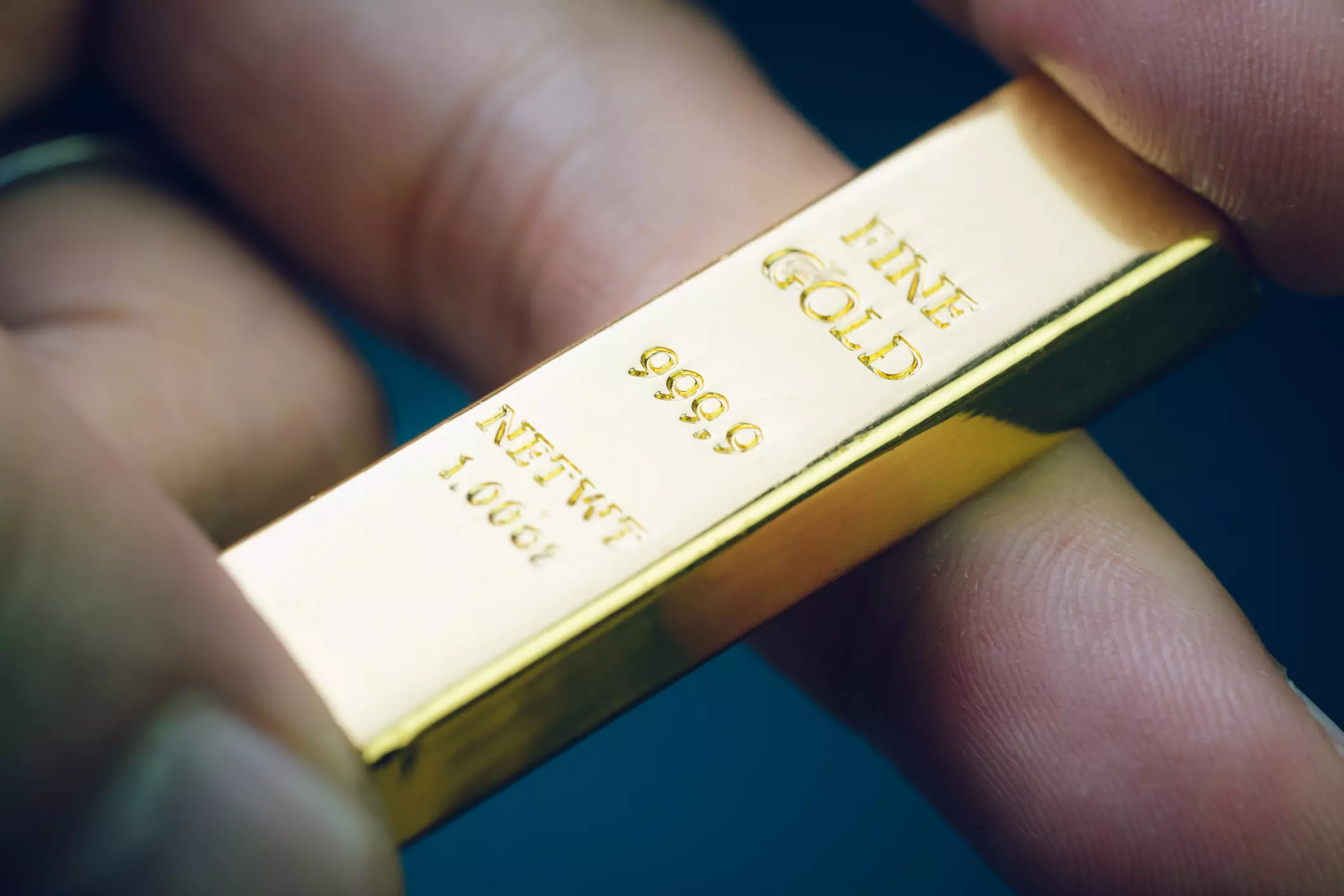 Gold Prices Rebound Amidst Dollar Struggles