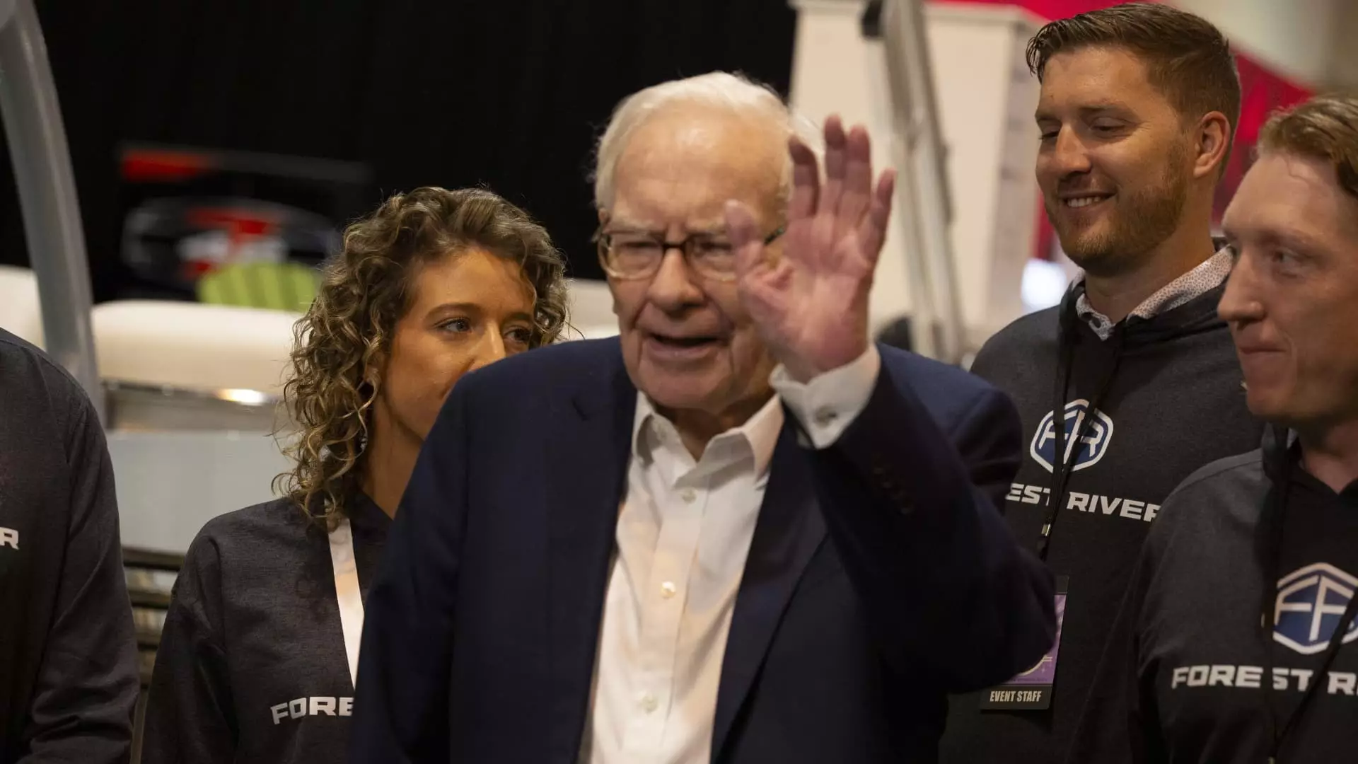 Warren Buffett’s Berkshire Hathaway Holds Record Cash Pile