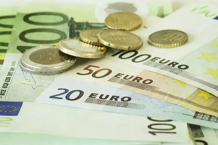 Market Dynamics: Analyzing the EUR/USD Pair Amid Economic Indicators