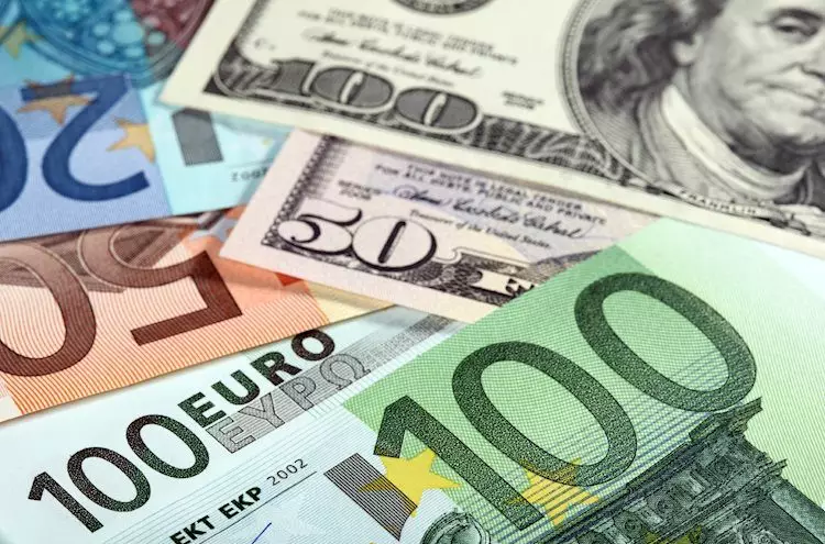 EUR/USD Outlook: Navigating the Crucial Crossroads