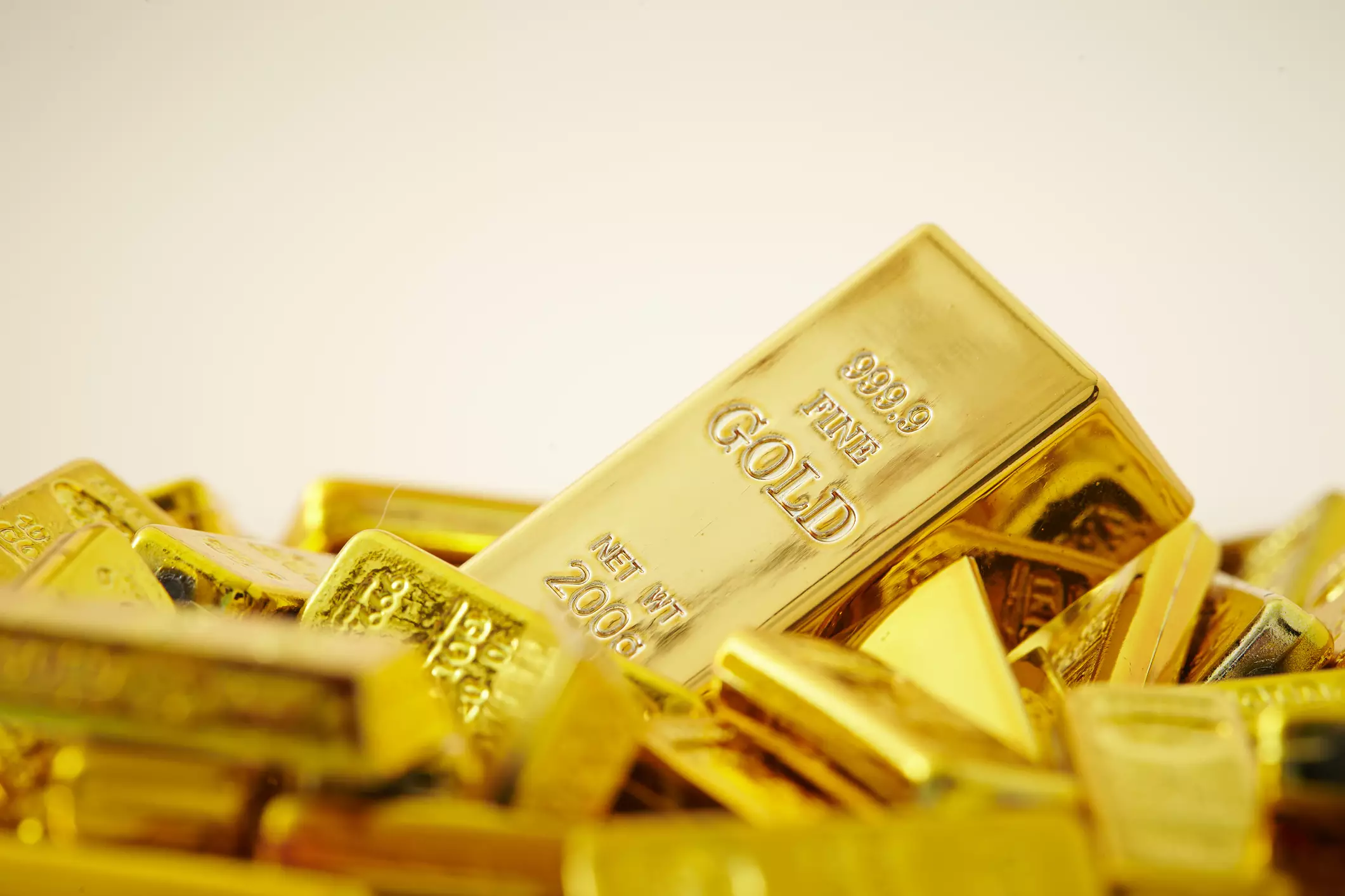 Gold’s Resilience Amid Dollar Strength and Market Uncertainty