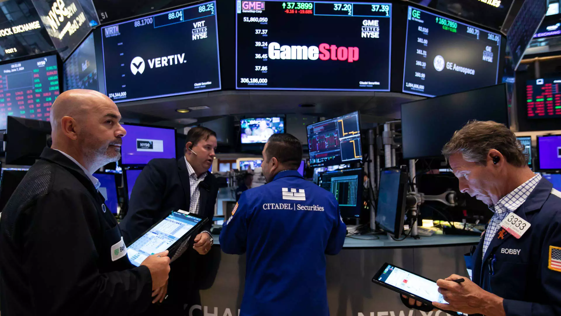 The Rising Stars of Meme Investing: GameStop and MicroStrategy