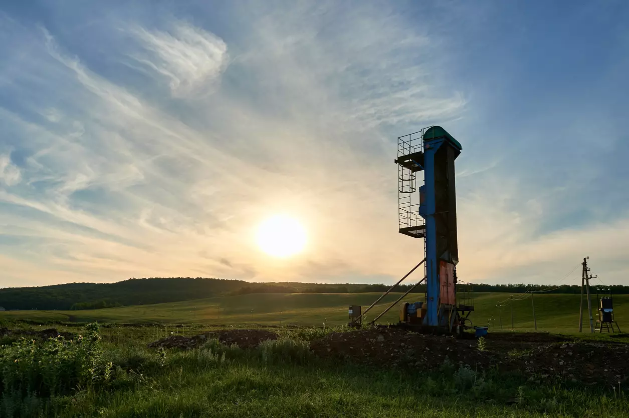 Unraveling the Recent Plunge in Gold and Crude Oil Prices