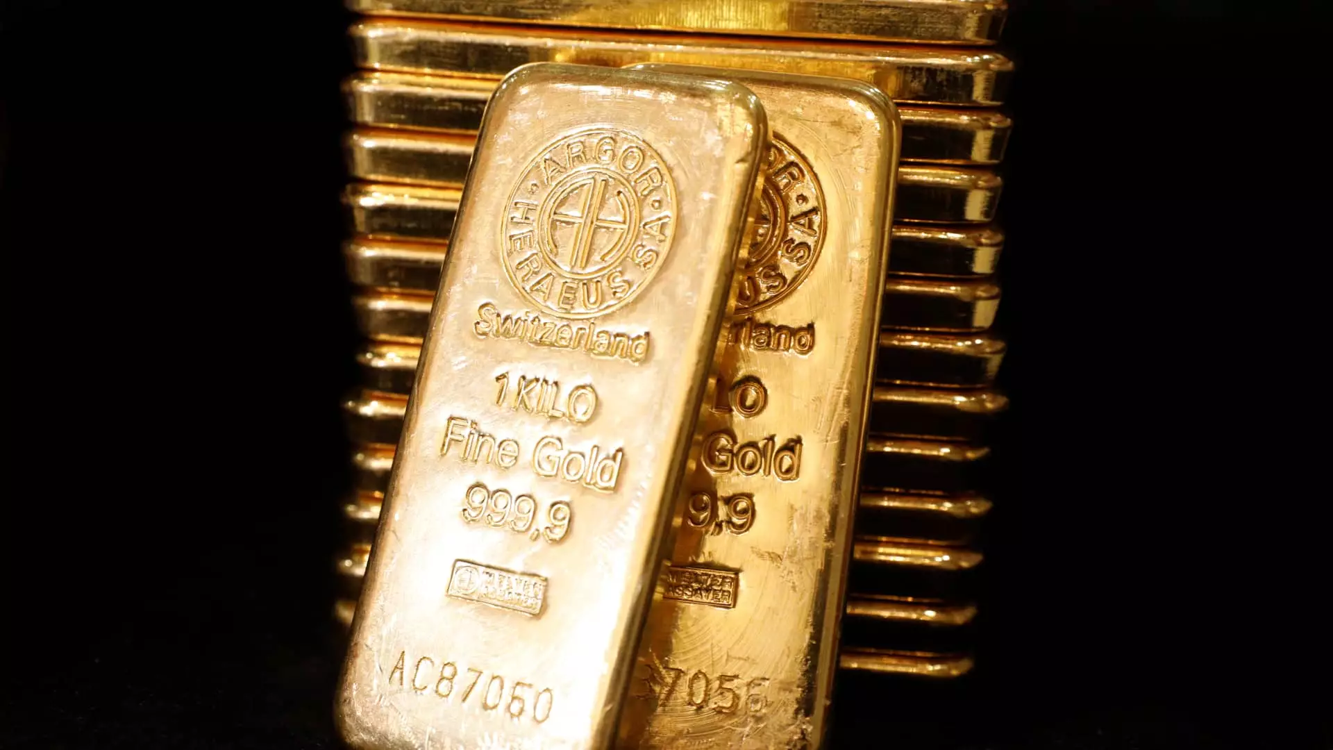 Gold: The Resilient Hedge Surpassing Economic Turbulence