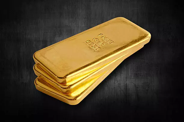 Gold Price Dip: Navigating Uncertainties in Trade and Economics