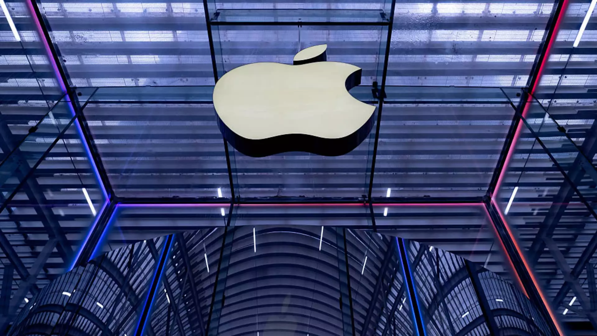 Apple’s Upcoming Earnings: Navigating Challenges and Unveiling Opportunities